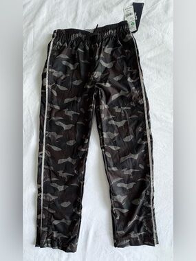 OshKosh B’gosh Boys Camo Pants Size 7 NWT Reflective Details